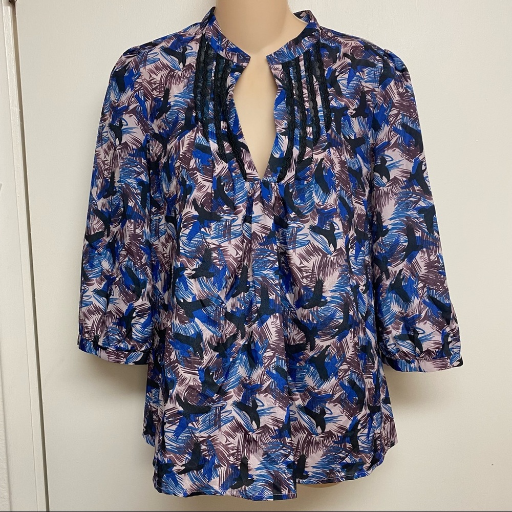 Vasia blue purple bird lace‎ split neck 3/4 sleeve top womens medium.